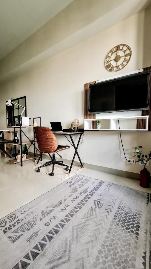Luxe Bonifacio Global City Taguig Uptown Condo Hotel 1 Bedroom Suite Экстерьер фото